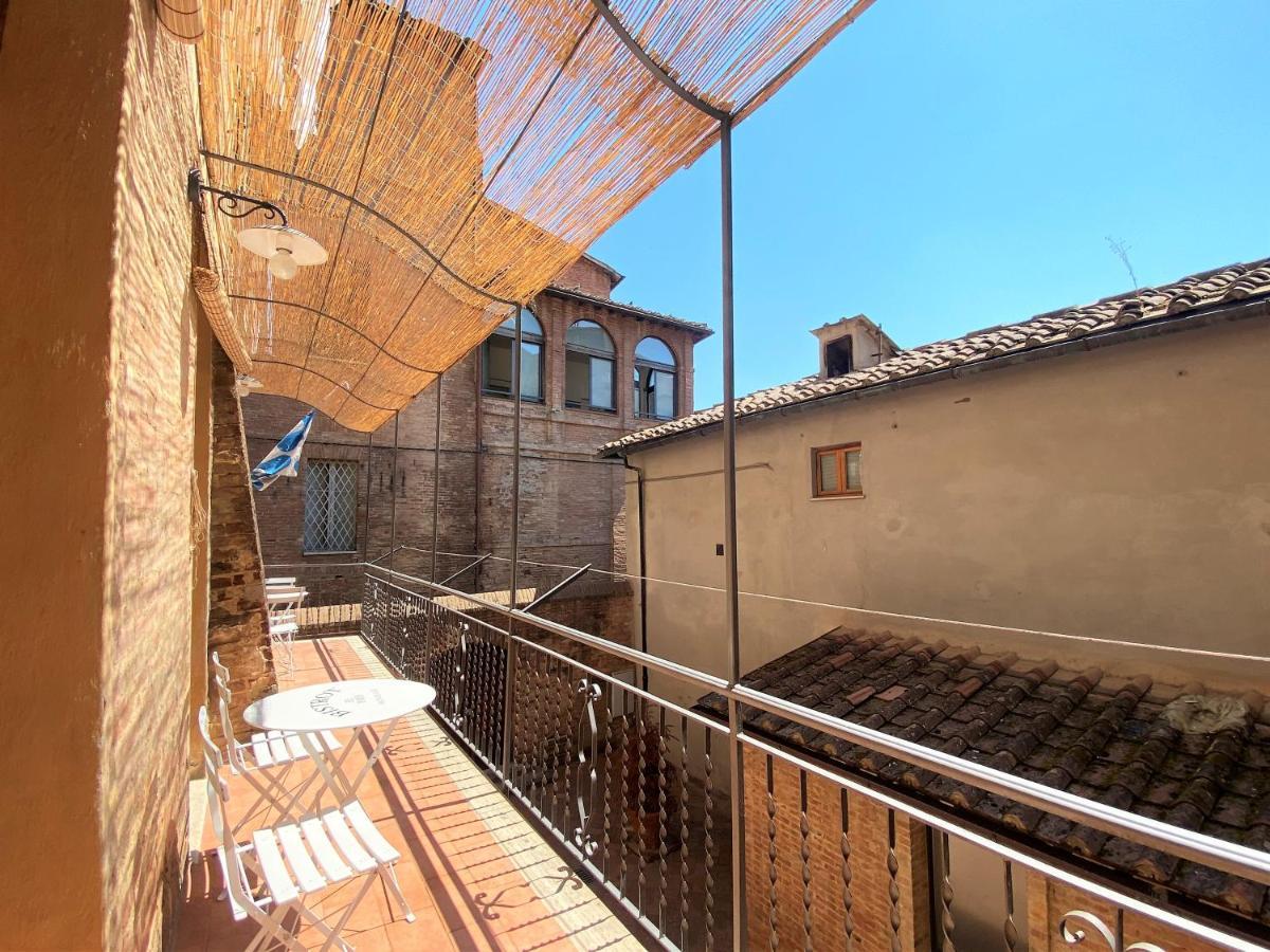 La Fonte-With Balcony Close By Piazza Del Campo เซียนา ภายนอก รูปภาพ